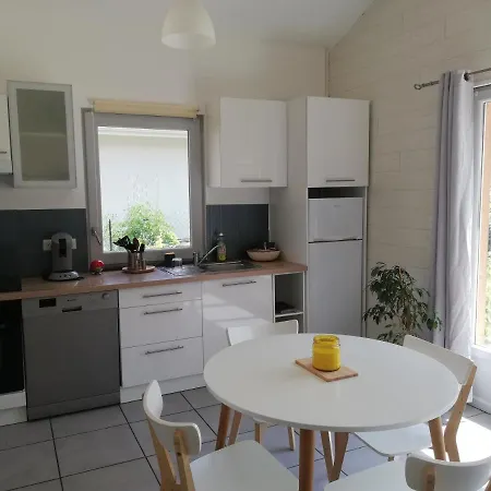 Apartment Proche Et Léon