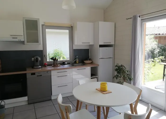 Apartment Proche Et Leon